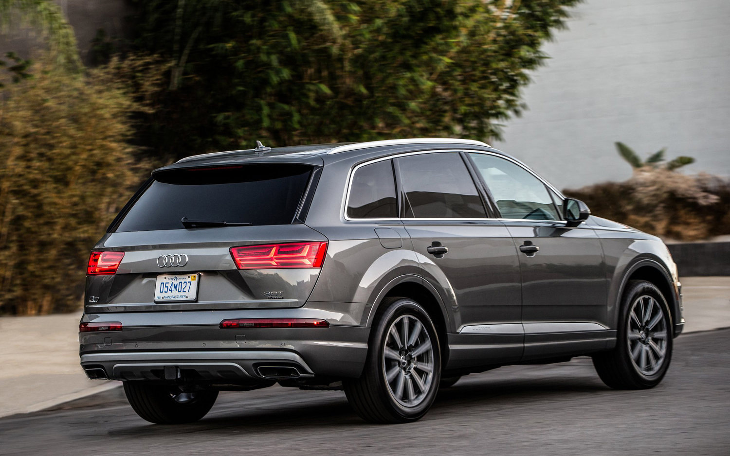 Audi Premium Plus Vs Prestige >> Comparison - Audi Q7 Premium 2017 - vs - Lexus GX 460 ... Audi Premium Plus Vs Prestige >> Comparison - Audi Q7 Premium 2017 - vs - Lexus GX 460 ...